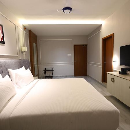 Hotel The Oaks Elite Kalaburagi Zewnętrze zdjęcie