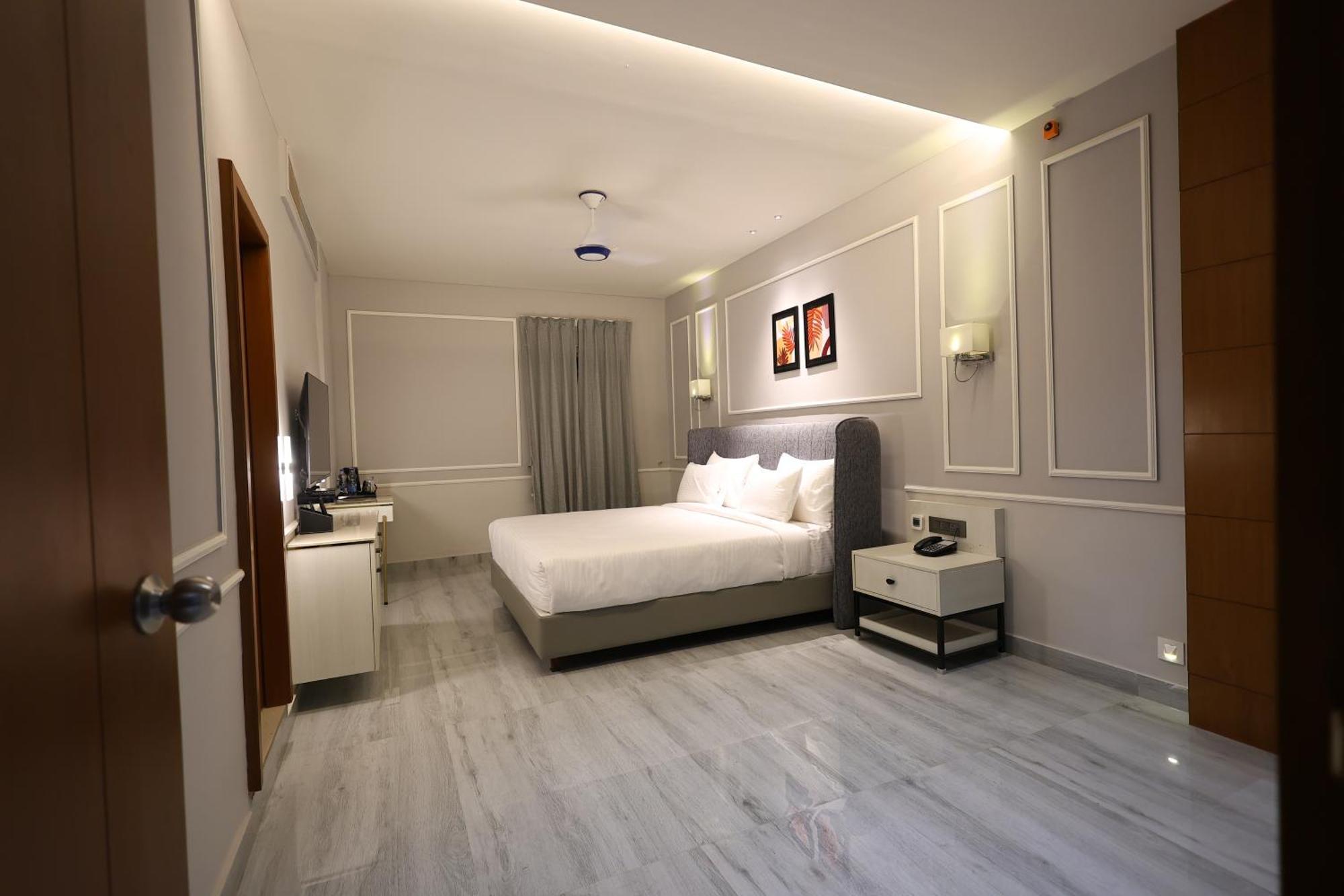 Hotel The Oaks Elite Kalaburagi Zewnętrze zdjęcie