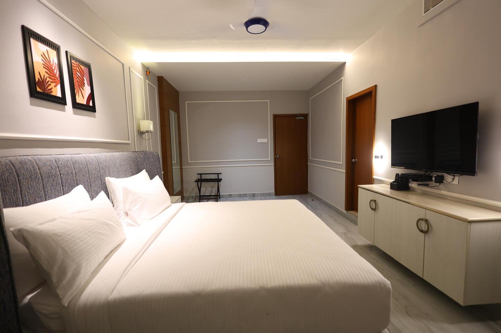 Hotel The Oaks Elite Kalaburagi Zewnętrze zdjęcie