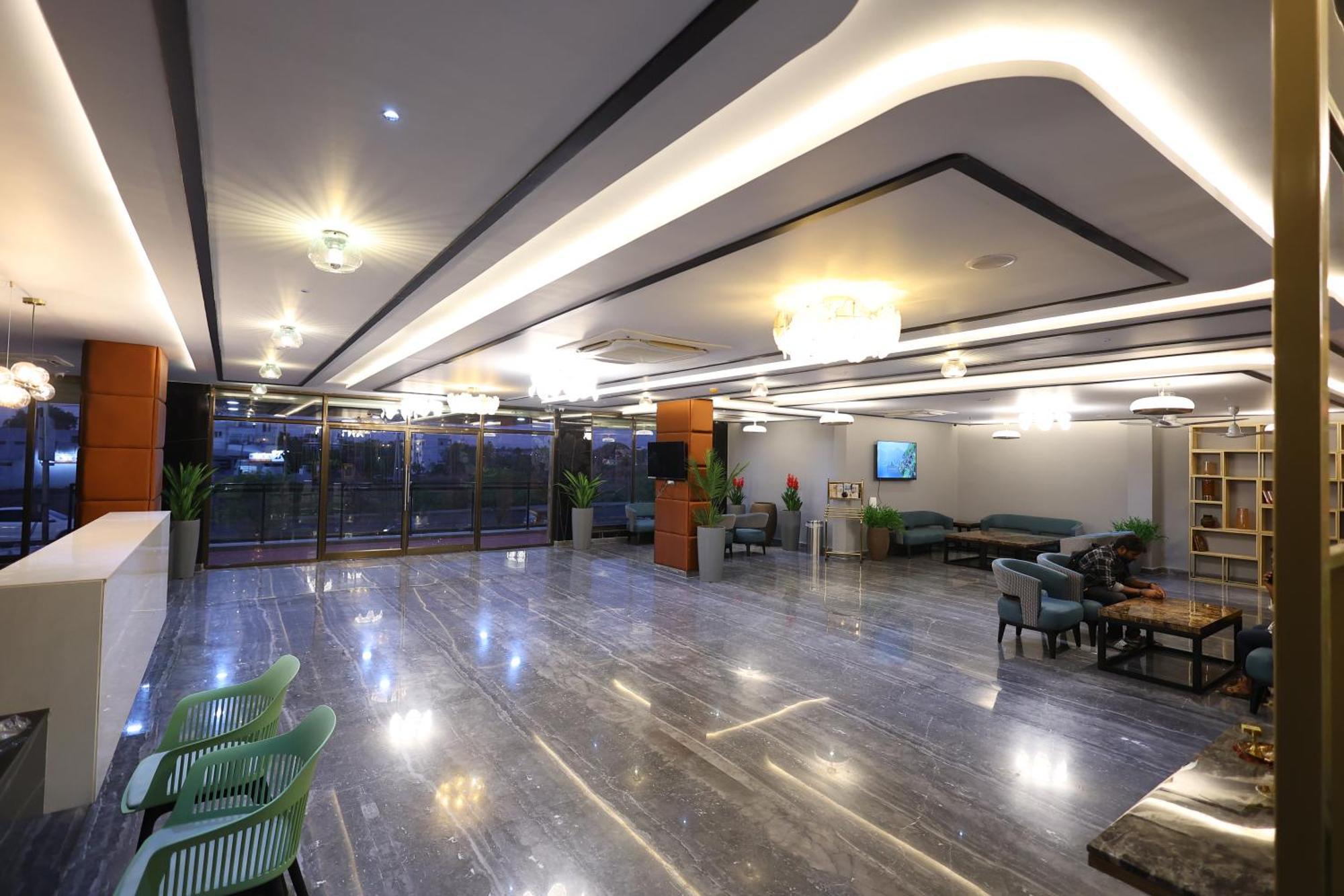 Hotel The Oaks Elite Kalaburagi Zewnętrze zdjęcie